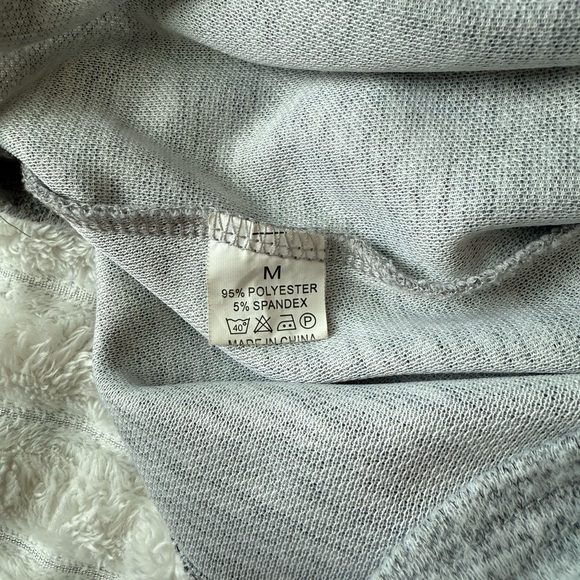 Pattern Sleeve Gray Top/Sweater - Picture 10 of 12